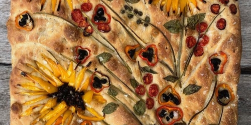 Американка печет хлеб по мотивам известных картин