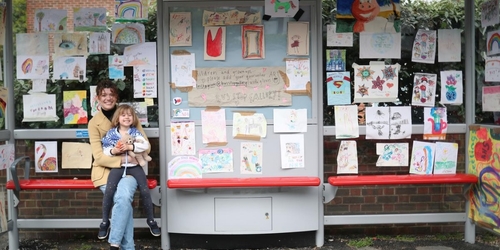 В Лондоне появилась «галерея» на автобусной остановке