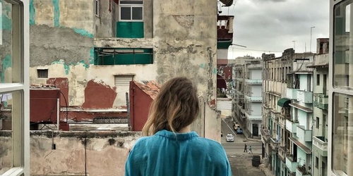 Европейские музеи наняли художников для создания «балконного искусства»