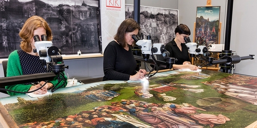 Вышла книга о реставрации и исследованиях Гентского алтаря