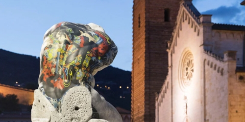 Фабио Виале установил в итальянском городе татуированные скульптуры
