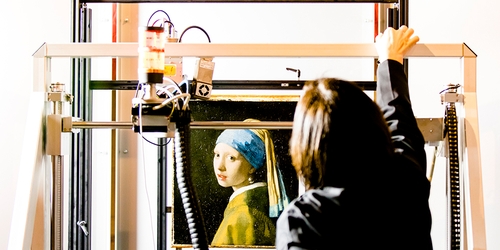 Ученые обнаружили новые детали у «Девушки с жемчужной сережкой»